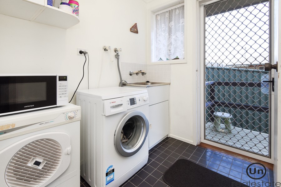 2/16 Wybalena Crescent, Toormina - Laundry