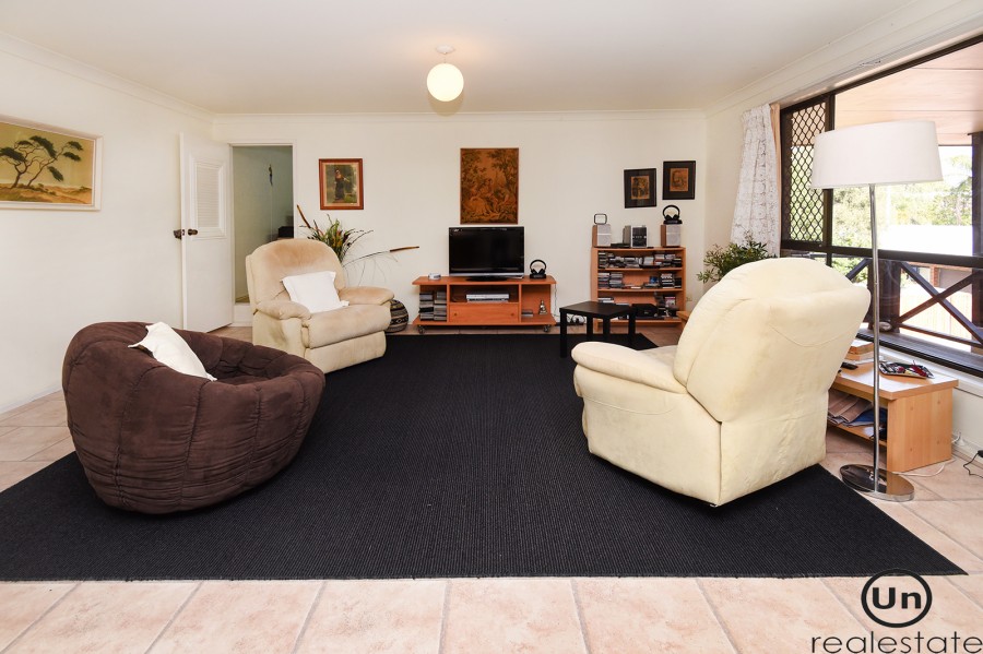 2/16 Wybalena Crescent, Toormina - Lounge