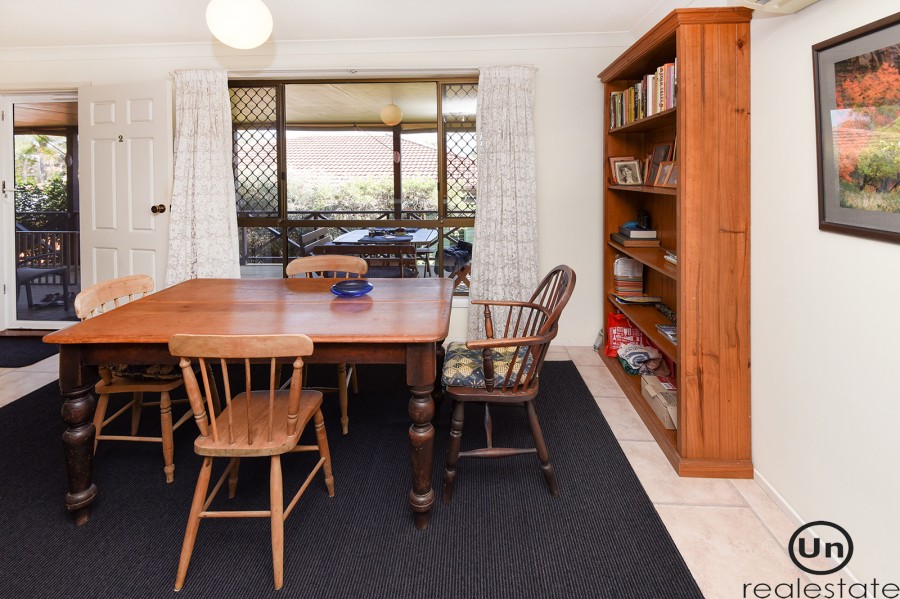 2/16 Wybalena Crescent, Toormina - Dining