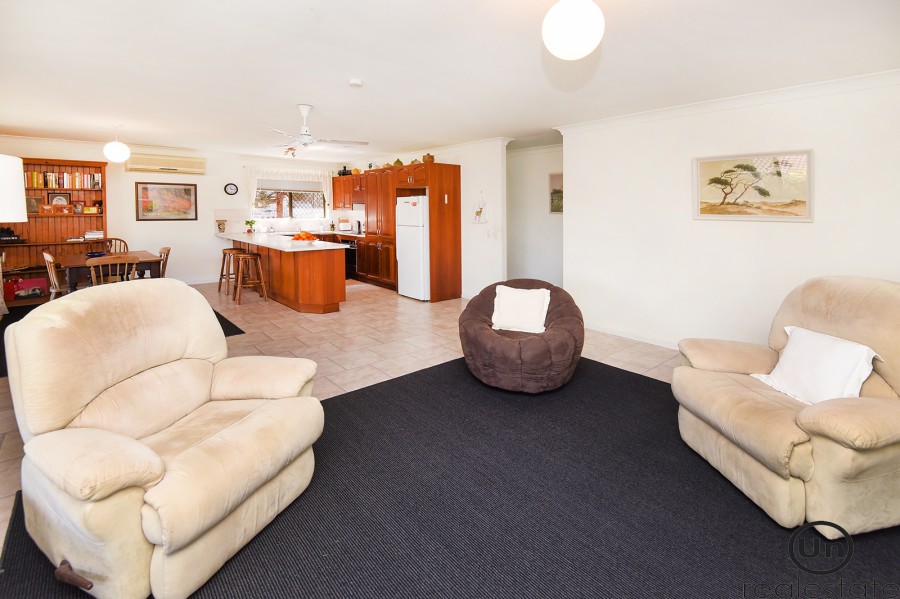 2/16 Wybalena Crescent, Toormina - Lounge