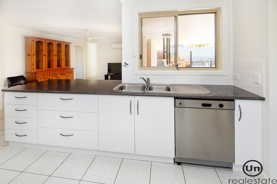 5 Rutland Street, Bonville - Kitchen