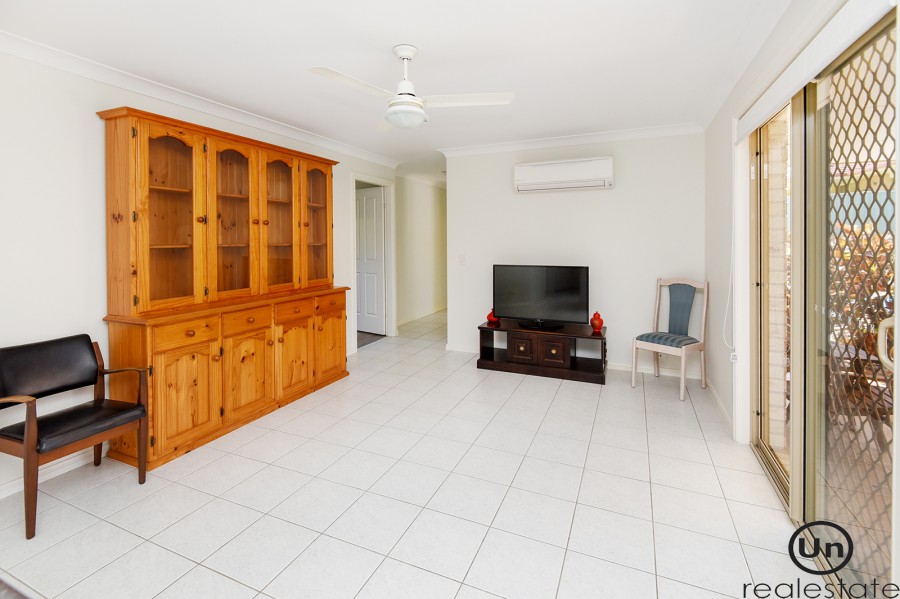 5 Rutland Street, Bonville - Living