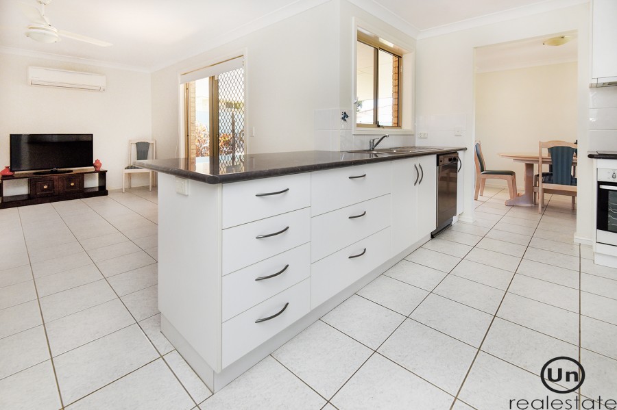 5 Rutland Street, Bonville - Kitchen