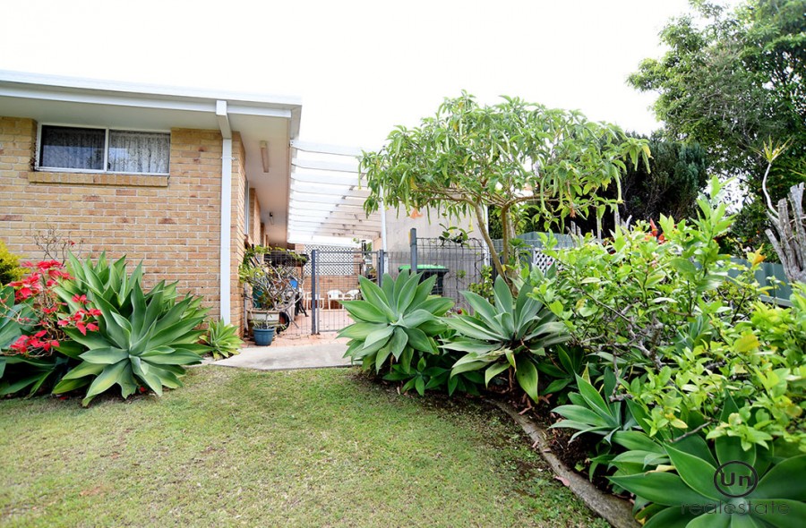 3 Strawberry Close, Woolgoolga - Side garden