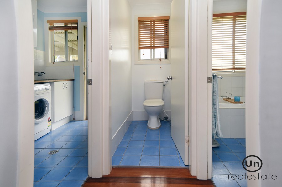 16 Crescent Street, Boambee East - Bathroom toilet