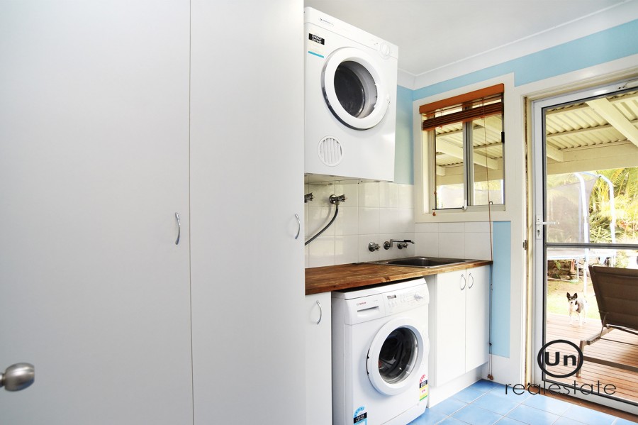 16 Crescent Street, Boambee East - Laundry