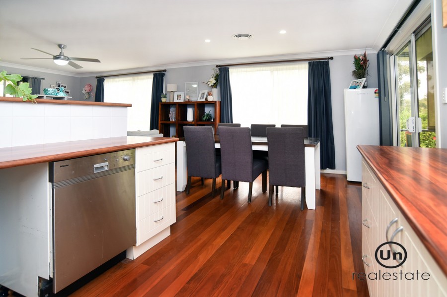 16 Crescent Street, Boambee East - Open plan kitch