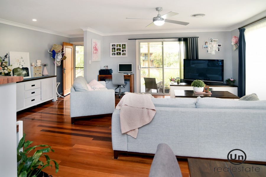 16 Crescent Street, Boambee East - Open plan livin