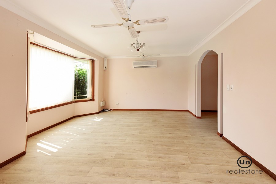 3 Cocos Palm Close, Boambee East - Formal lounge w