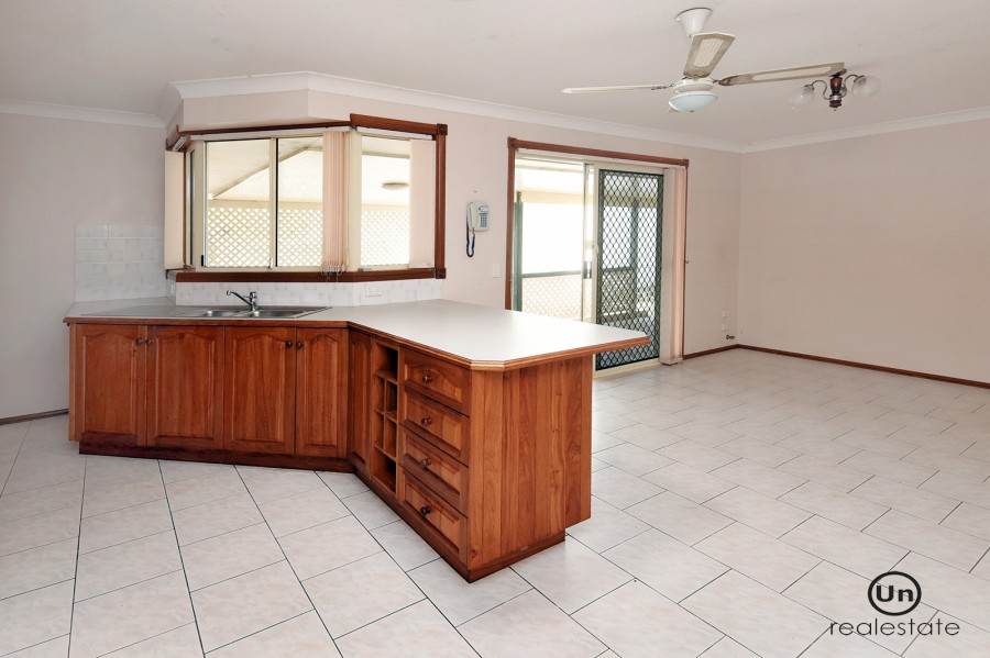 3 Cocos Palm Close, Boambee East - Kitchen / Dinin