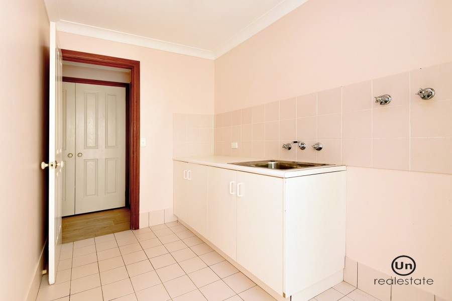 3 Cocos Palm Close, Boambee East - Laundry