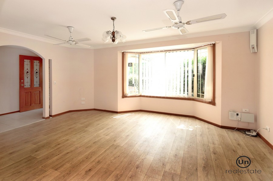 3 Cocos Palm Close, Boambee East - Formal lounge w