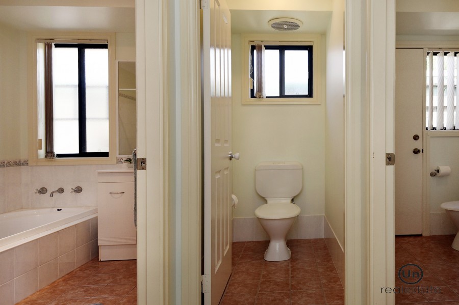 25 Cuthbert Street, Boambee East - Bathroom with s