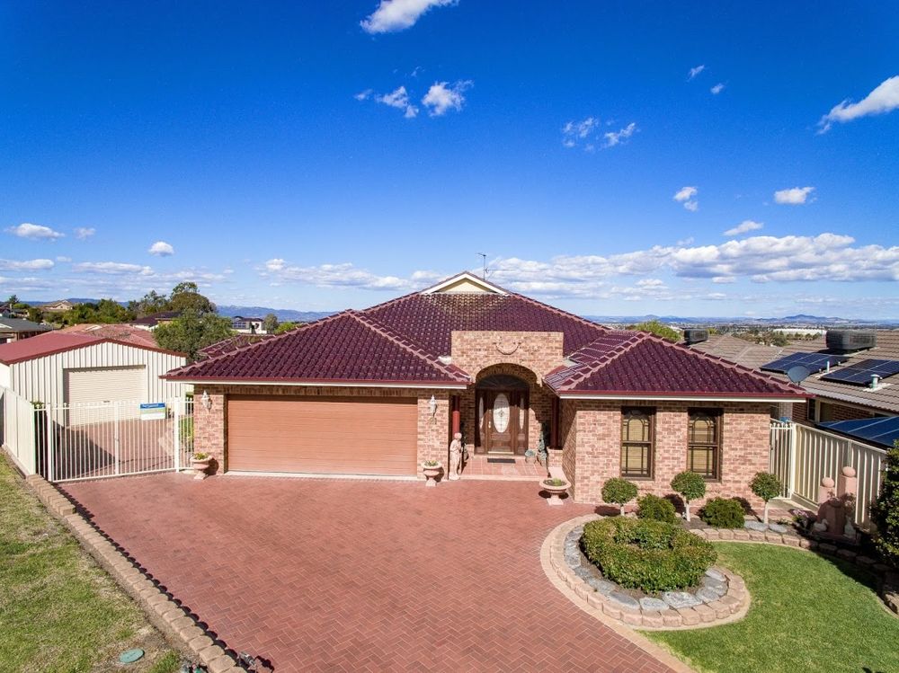 21 Merrinnee Place, Tamworth > Kelly's Real Estate