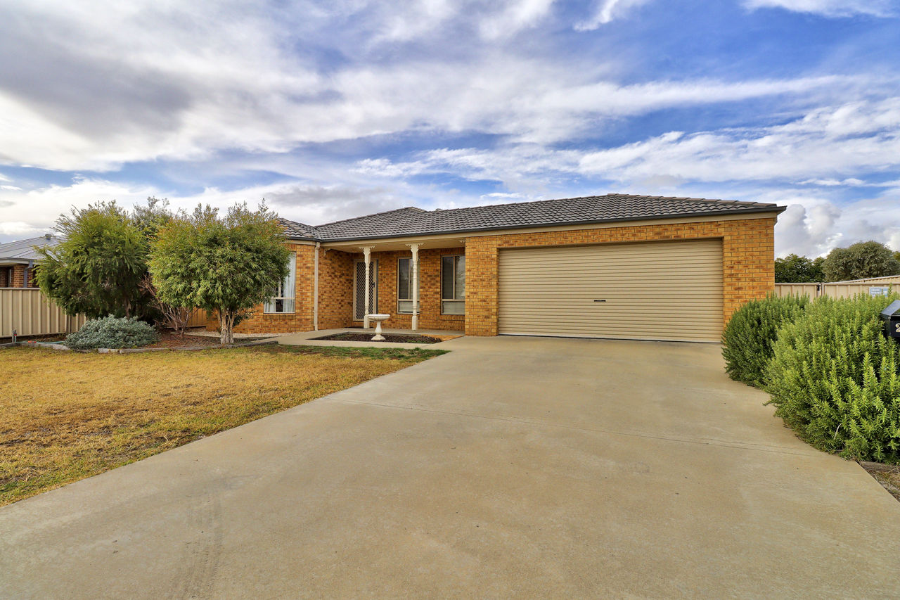 215 Hetherington Street, Deniliquin > Big River Real Estate