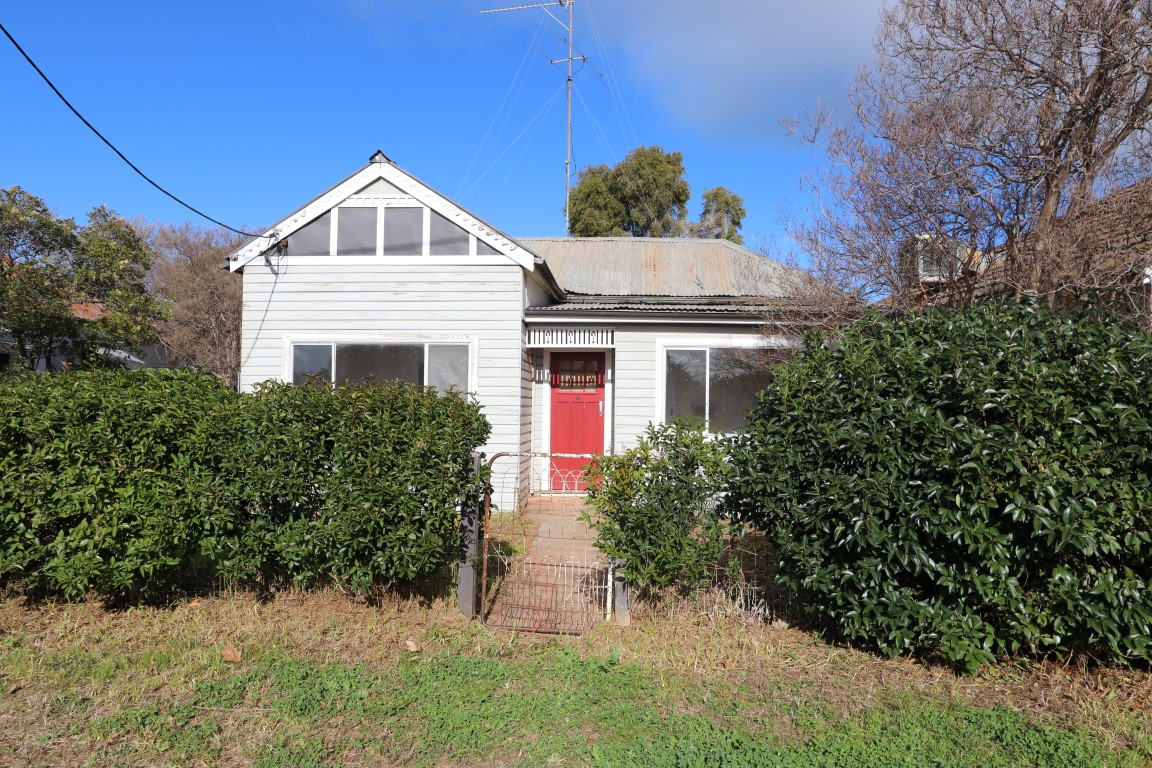 4 Cootamundra Road, Temora > Miller & James Real Estate