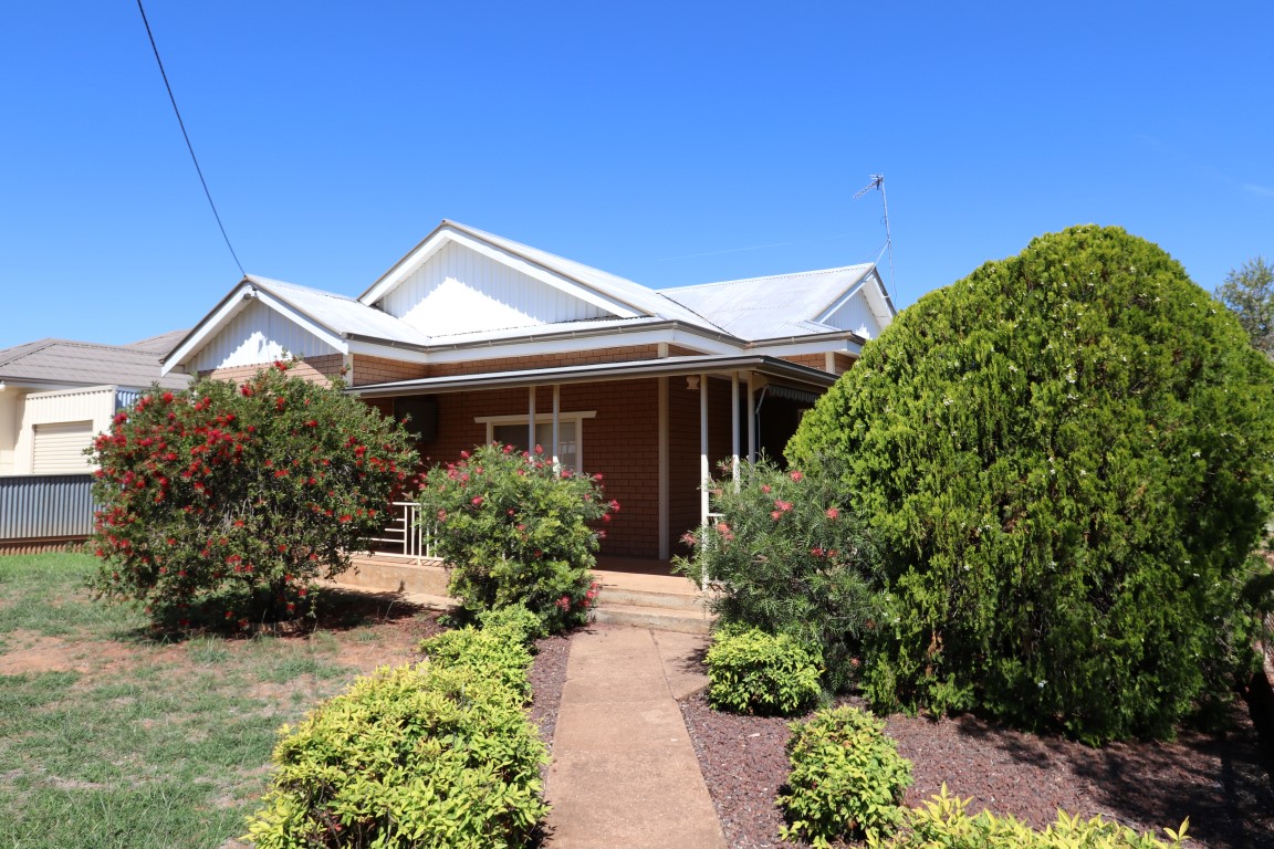 114 Kitchener Road, Temora > Miller & James Real Estate
