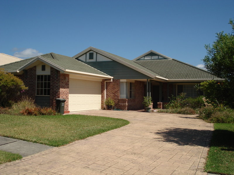 4 Seabreeze Parade, Hallidays Point > Andrews Gardner Real Estate