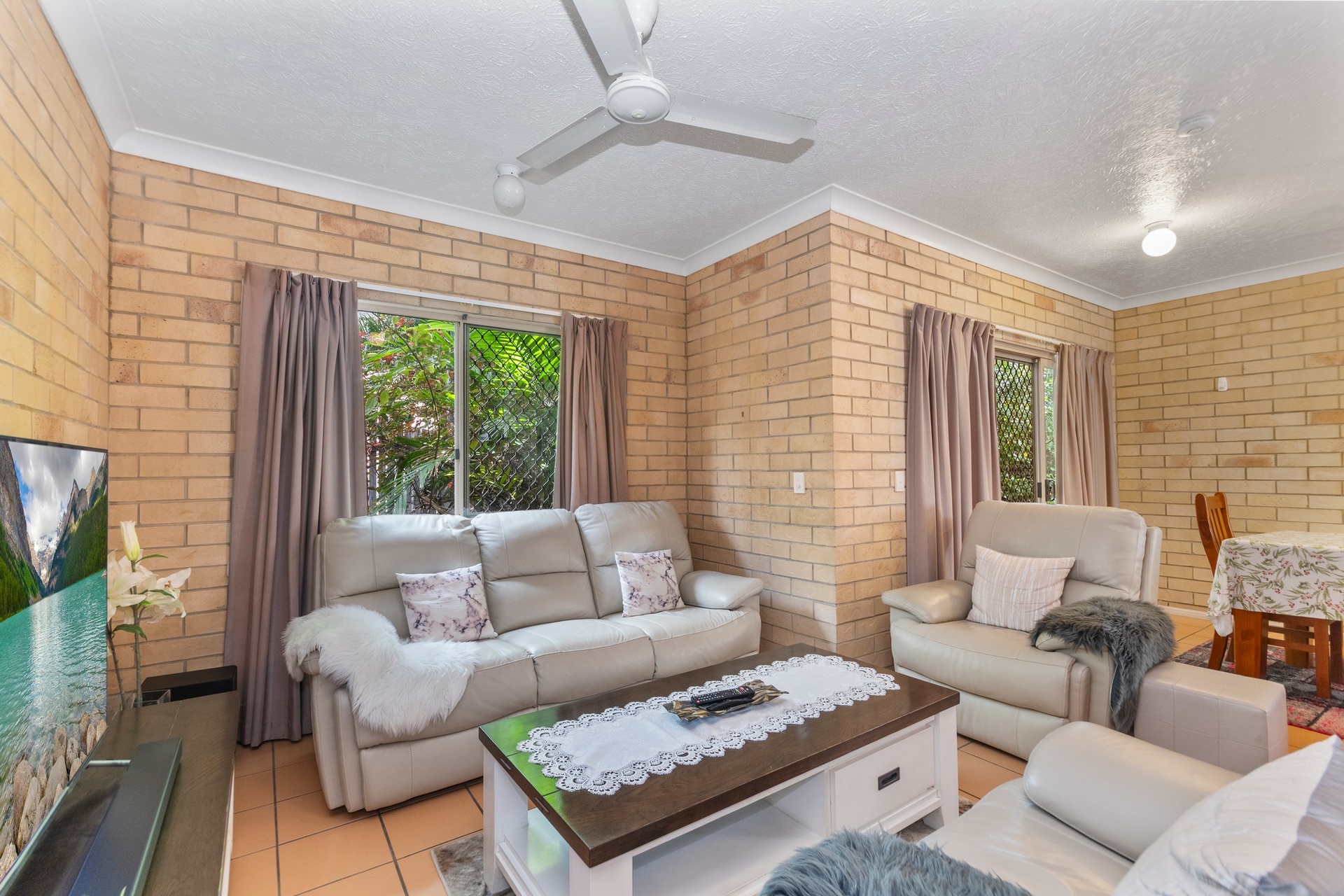 Property in Pimlico - Low $400,000