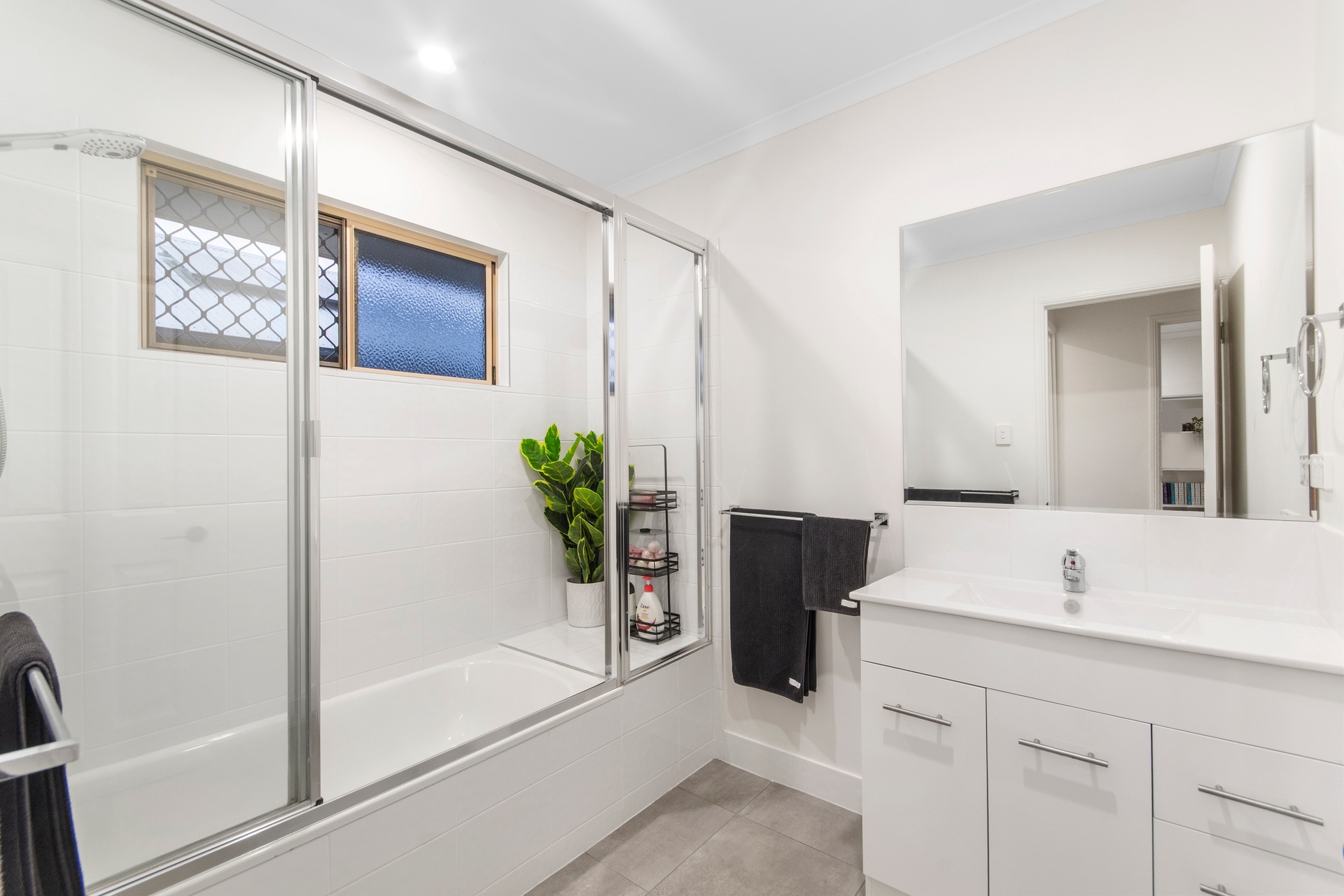 Open for inspection in Idalia