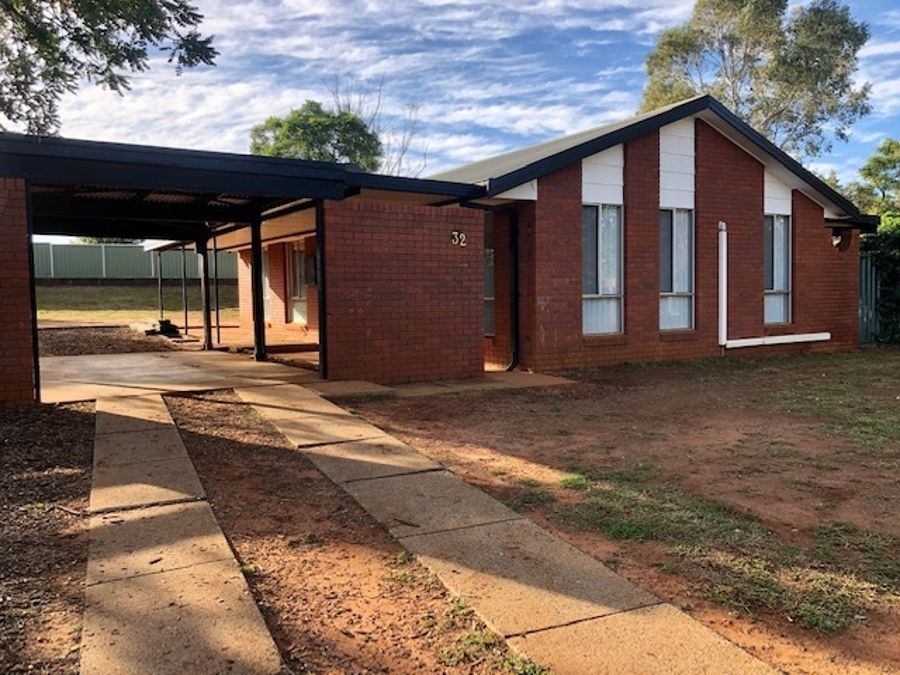 32 Springfield Way, Dubbo > Browning Property