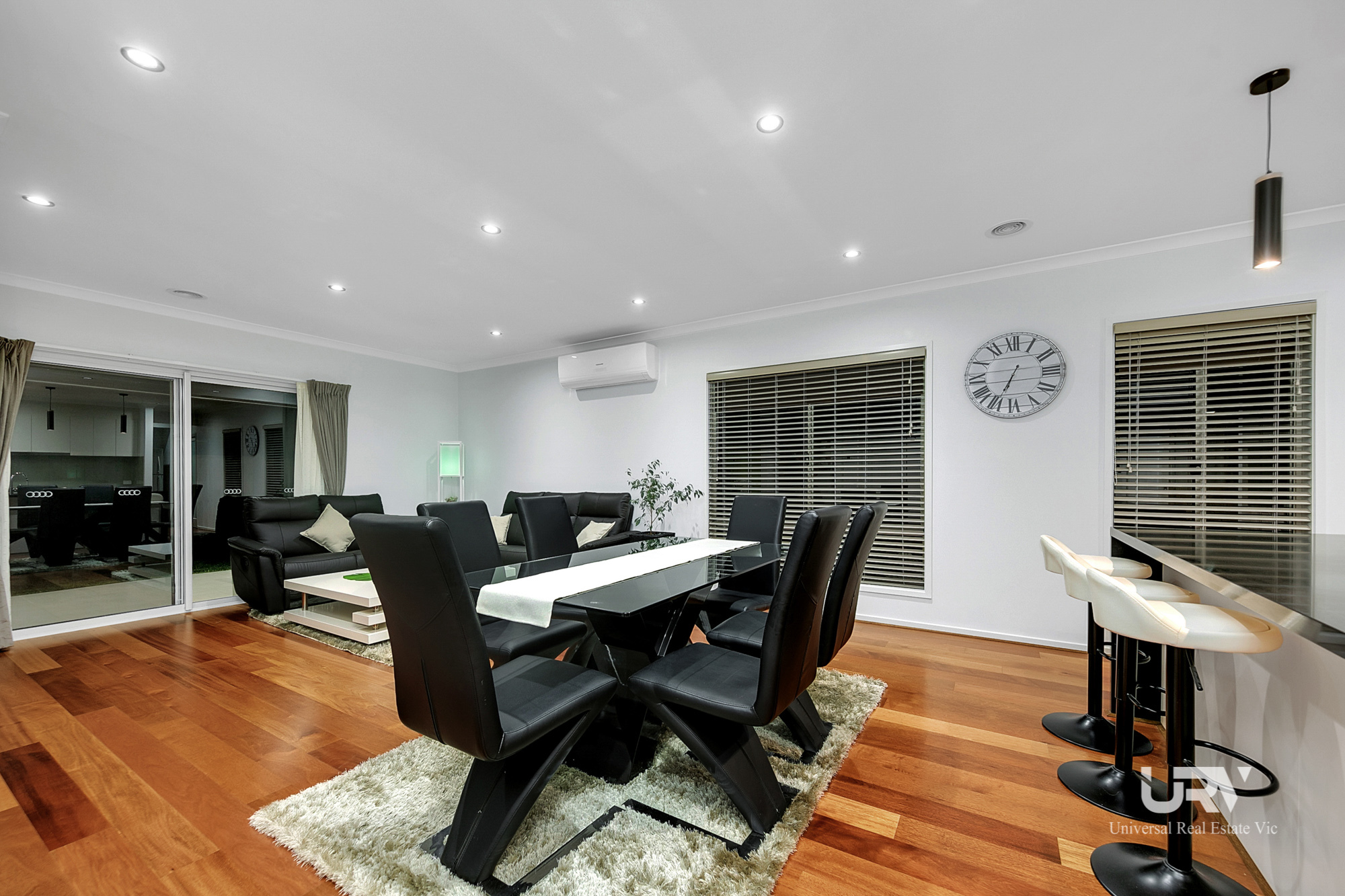 30 Revelstoke Street, Mickleham > Universal Real Estate Vic