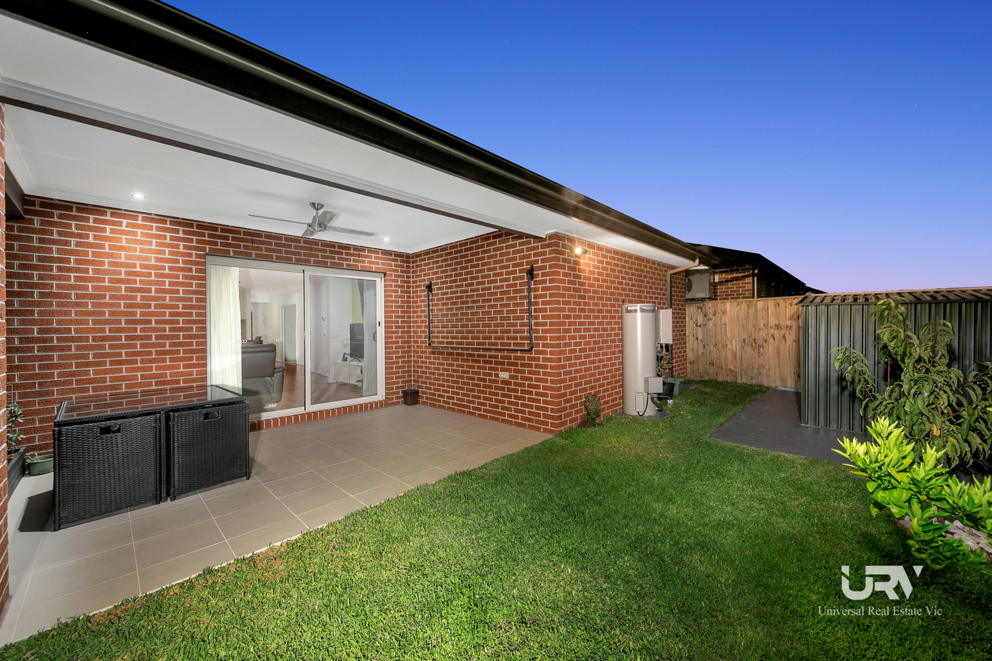 30 Revelstoke Street, Mickleham > Universal Real Estate Vic