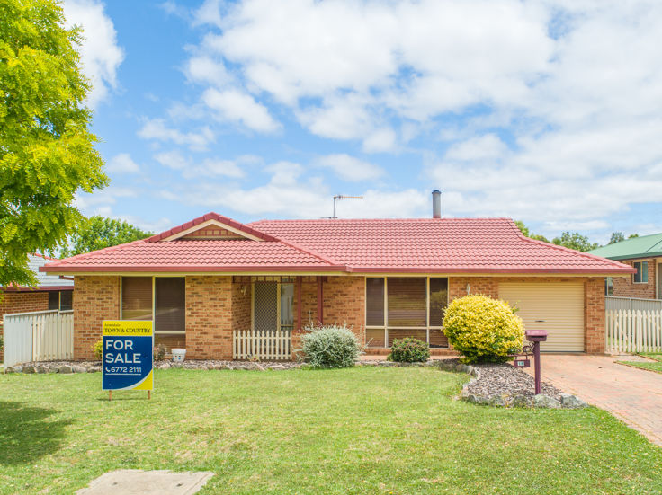 16 Ishbell Drive, Armidale > Armidale Town & Country Real Estate