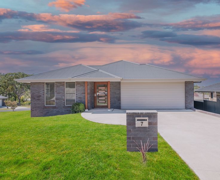 7 Schaefer Drive, Armidale > Armidale Town & Country Real Estate
