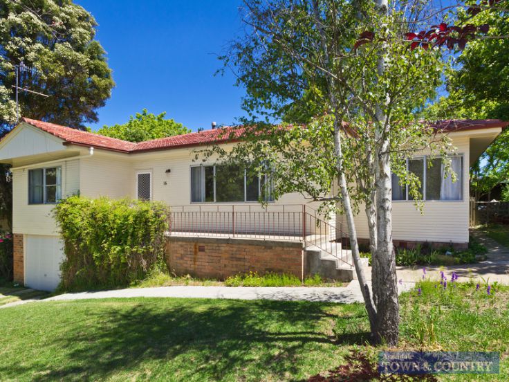 16 Johnson Avenue, Armidale > Armidale Town & Country Real Estate