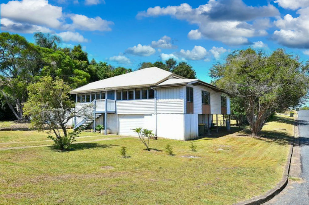 24 Robson Street, Kilcoy > RE/MAX Living