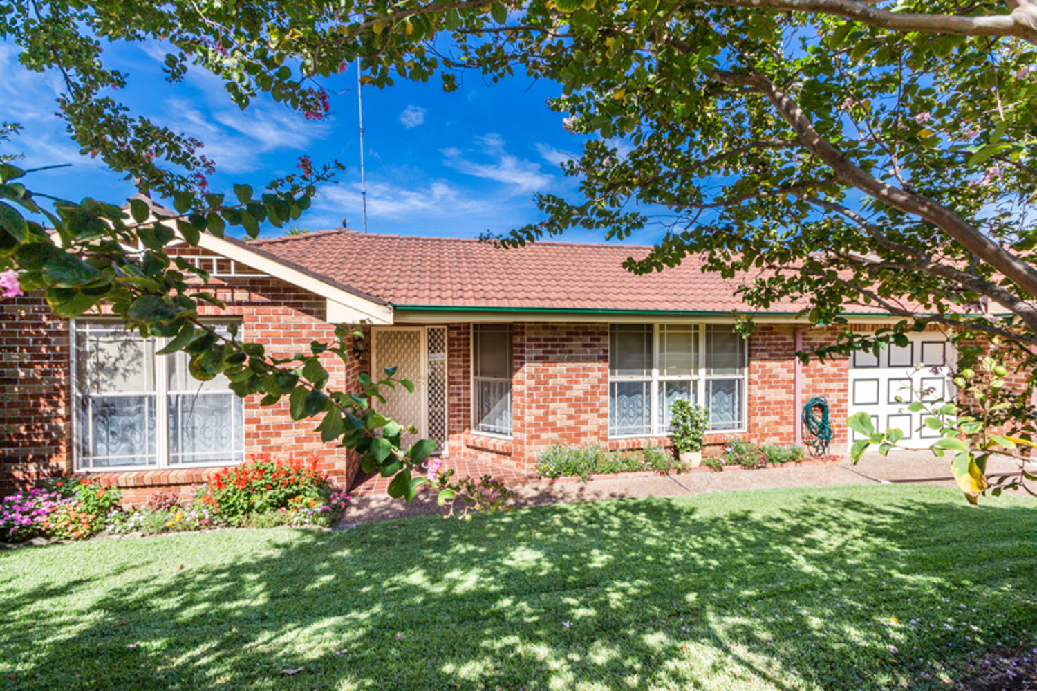 2/2 Evans Road, Glenhaven > Abode Agents