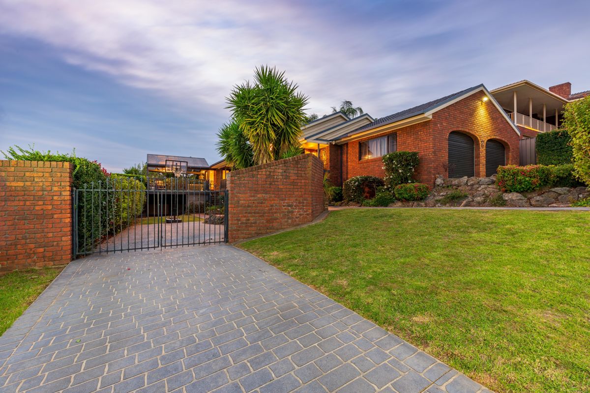 27 Mountain View Dr (Quicks Hill), Lavington > Wood Real Estate