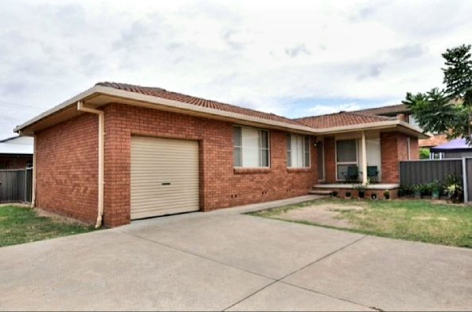 2/810 Barton Lane, Tamworth > Burke and Smyth