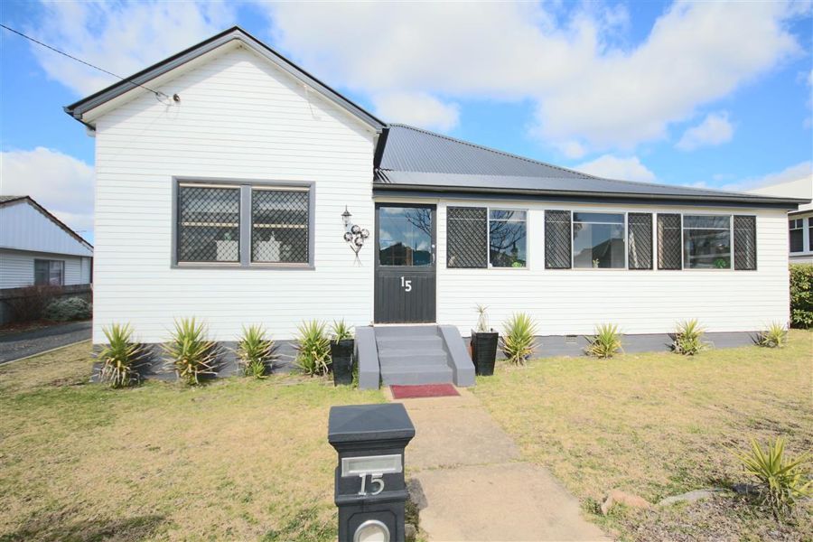 15 Molesworth Street, Tenterfield > Harold Curry
