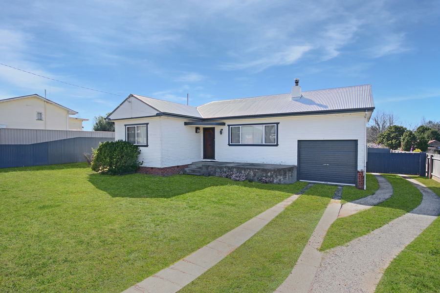 11 Duncan Street, Tenterfield > Harold Curry