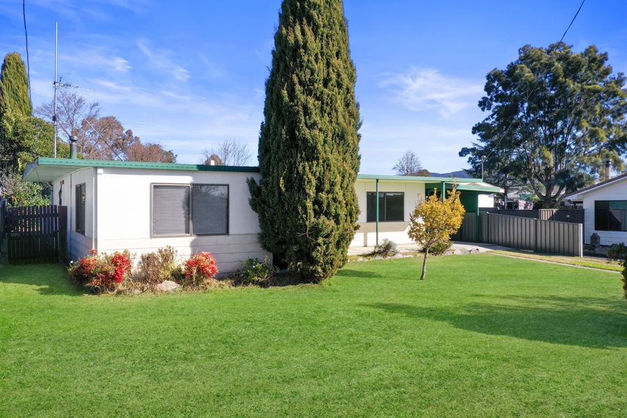 69 Clive Street, Tenterfield > Harold Curry