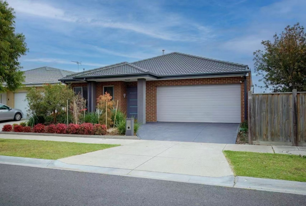 18 Fairwater Drive, Point Cook - Thumbnail 2