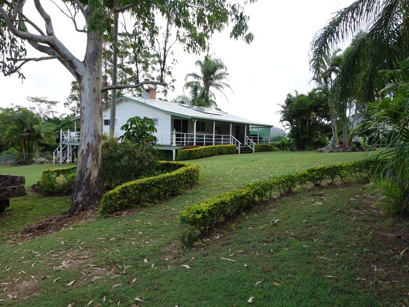 1660 Tin Can Bay Road, Goomboorian