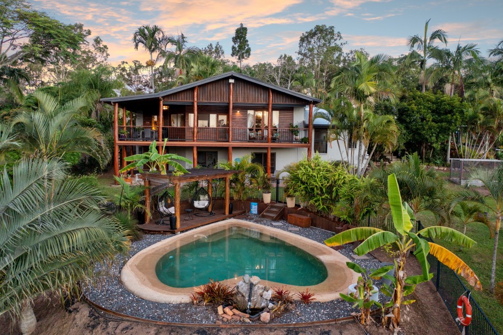 655 East Deep Creek Road, Cedar Pocket
