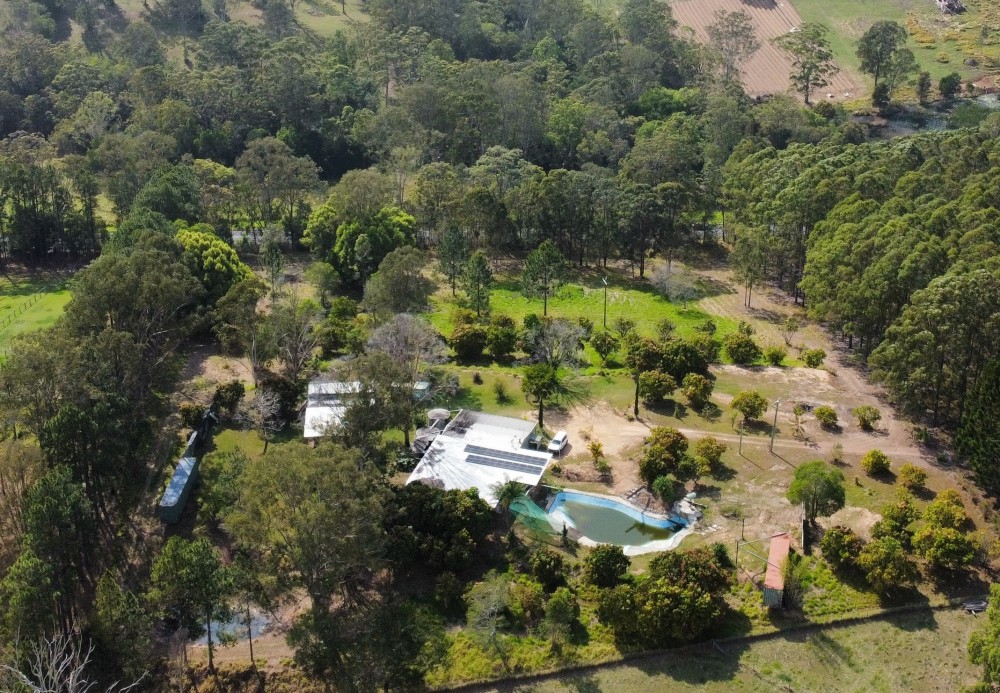 817 Tin Can Bay Road, Canina