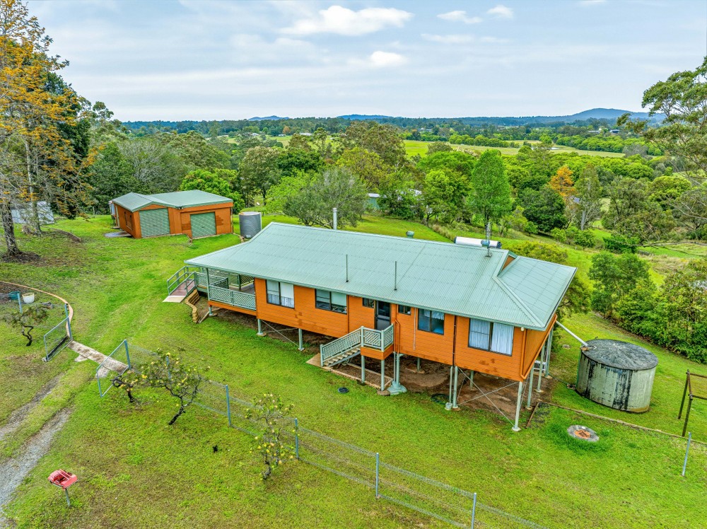 105 Hood Road, Veteran