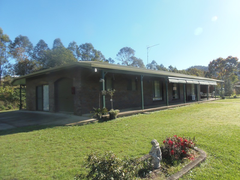 123 Bill James Road, Chatsworth