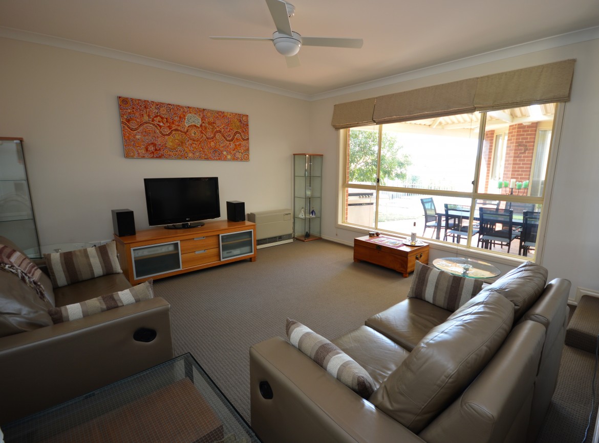 Image 3 - Formal Lounge