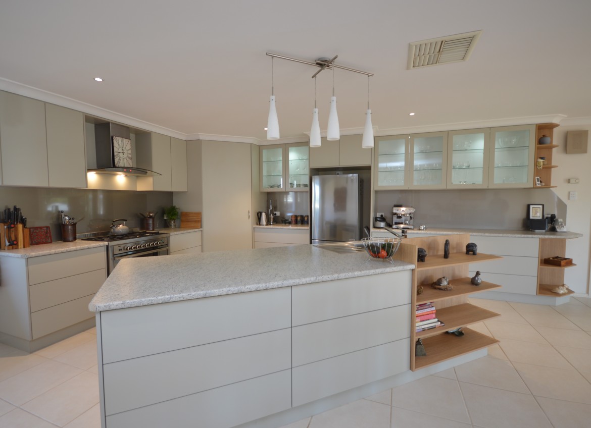 Image 4 - Kitchen 