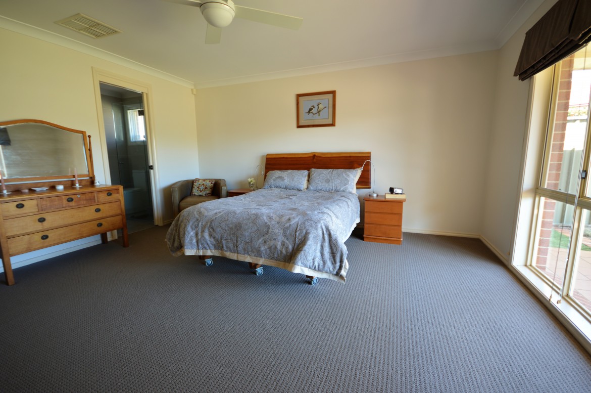 Image 11 - Main Bedroom 