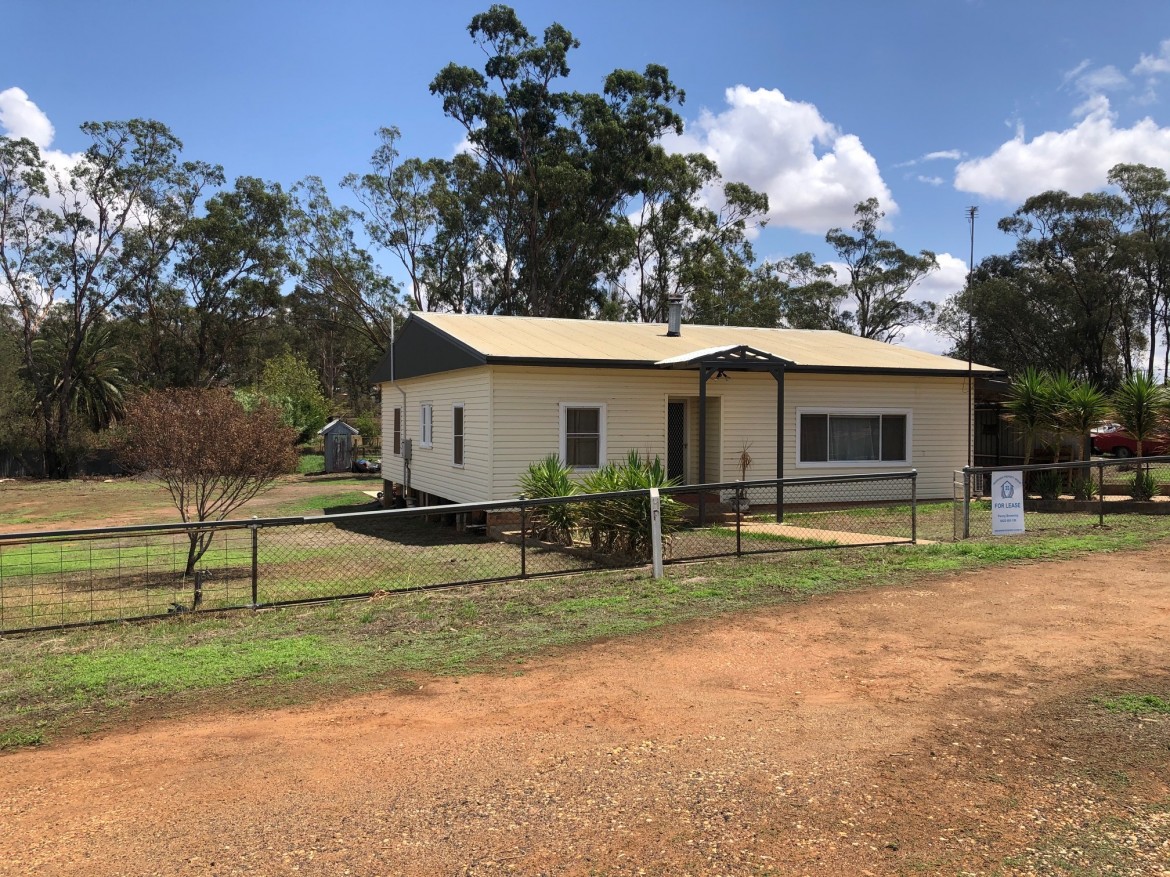 Image 1 - Property Leased in Brocklehurst