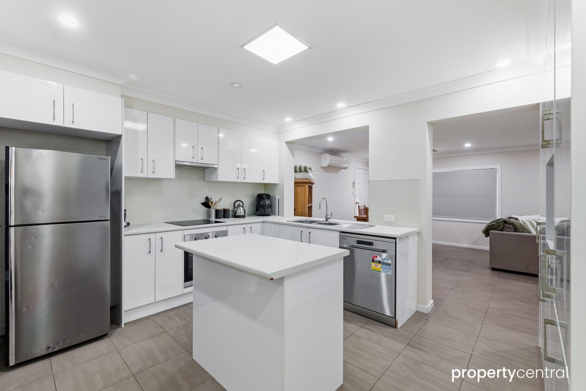 27 Grevillea Drive, St Clair, St Clair - Thumbnail 5