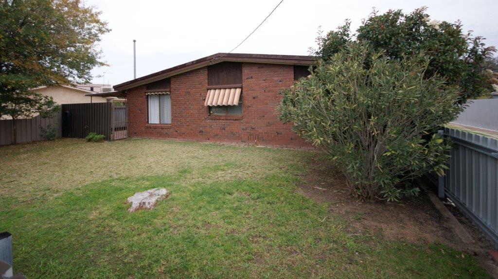 1/80 Russell St, Deniliquin - Thumbnail 2