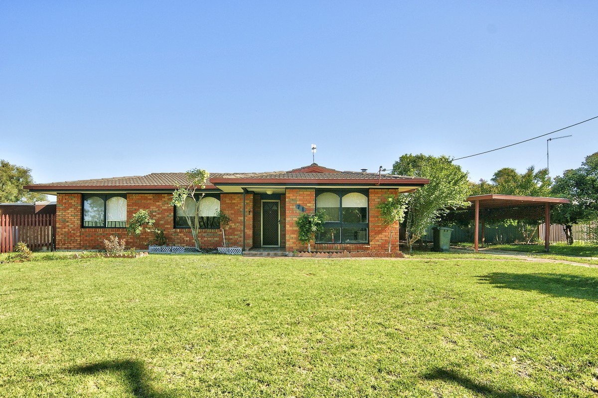 71 Decimus Street, Deniliquin - Thumbnail 2